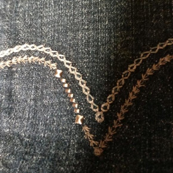 Levi's 10L - (Pre-loved) - Picture 8 of 11